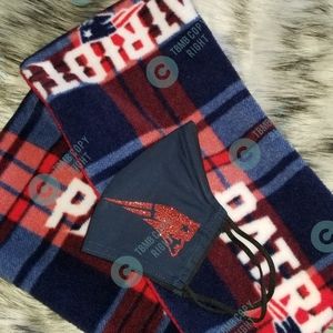 New England Patriots Infinity Scarf & Mask Set